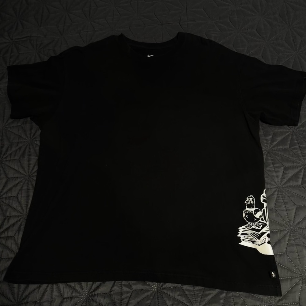 Nike Black Short-Sleeve Tee with White Corner Graphic - Picture 1 of 4